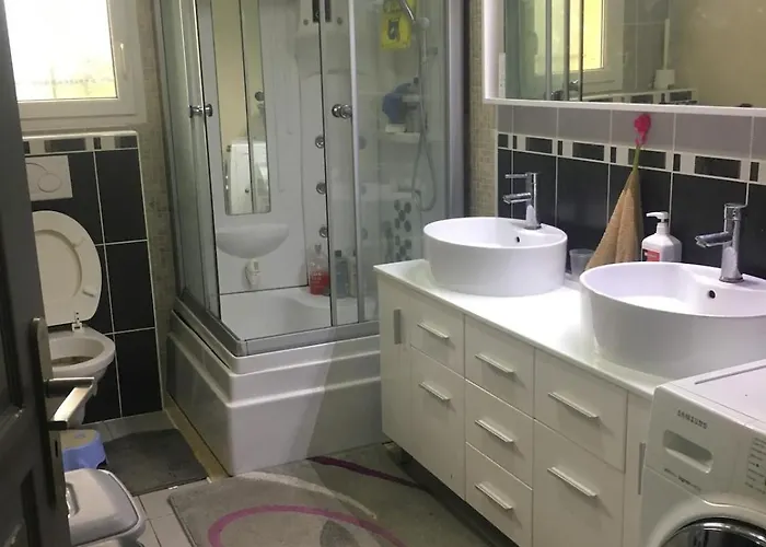 Maison Privee Avec Piscine Beaurepaire (Isere)
